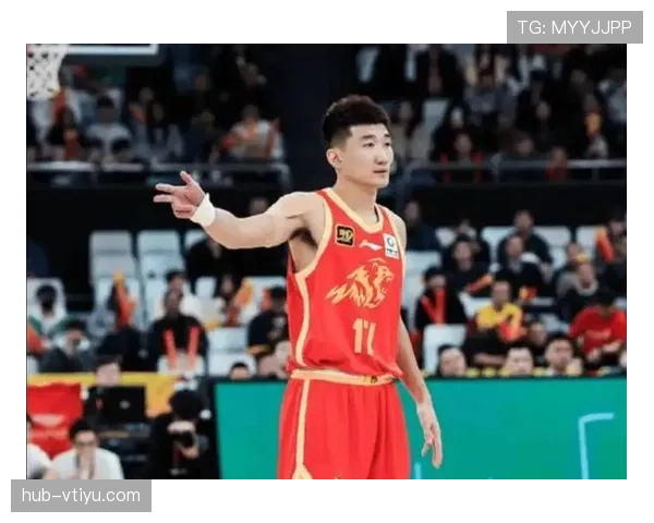 孙铭徽训练完直接拎两袋蛋白粉去接娃，这爹当的比超人还满